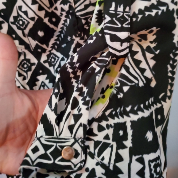 Fashion Web Blouse - Picture 7 of 10